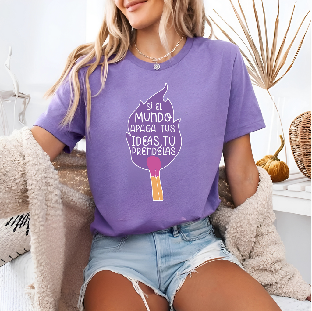 Blusa morada si el mundo apaga tus ideas tú préndelas.