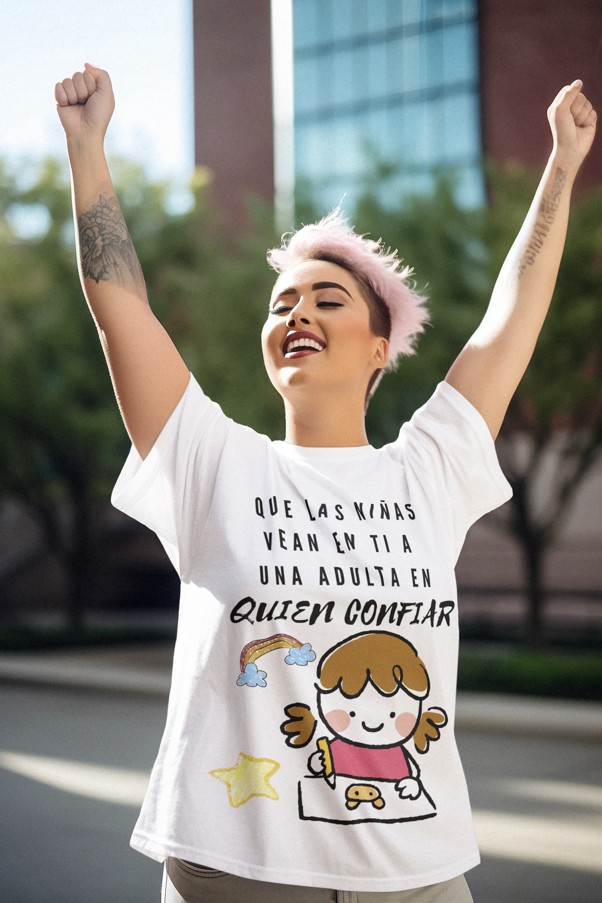 Playera que las niñas vean en ti a una adulta en quien confiar