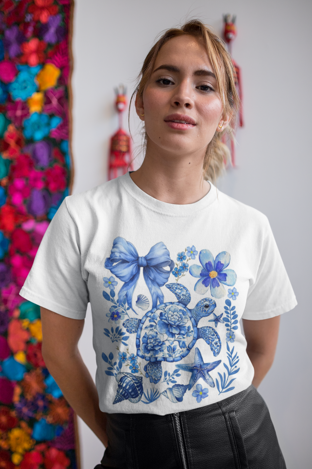 Playera blanca tortuga moño azul
