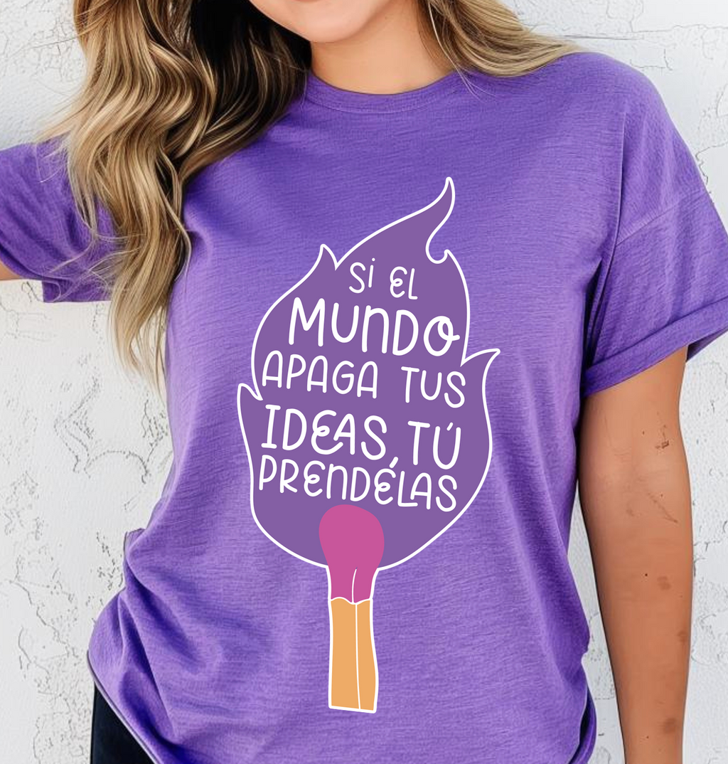 Blusa morada si el mundo apaga tus ideas tú préndelas.