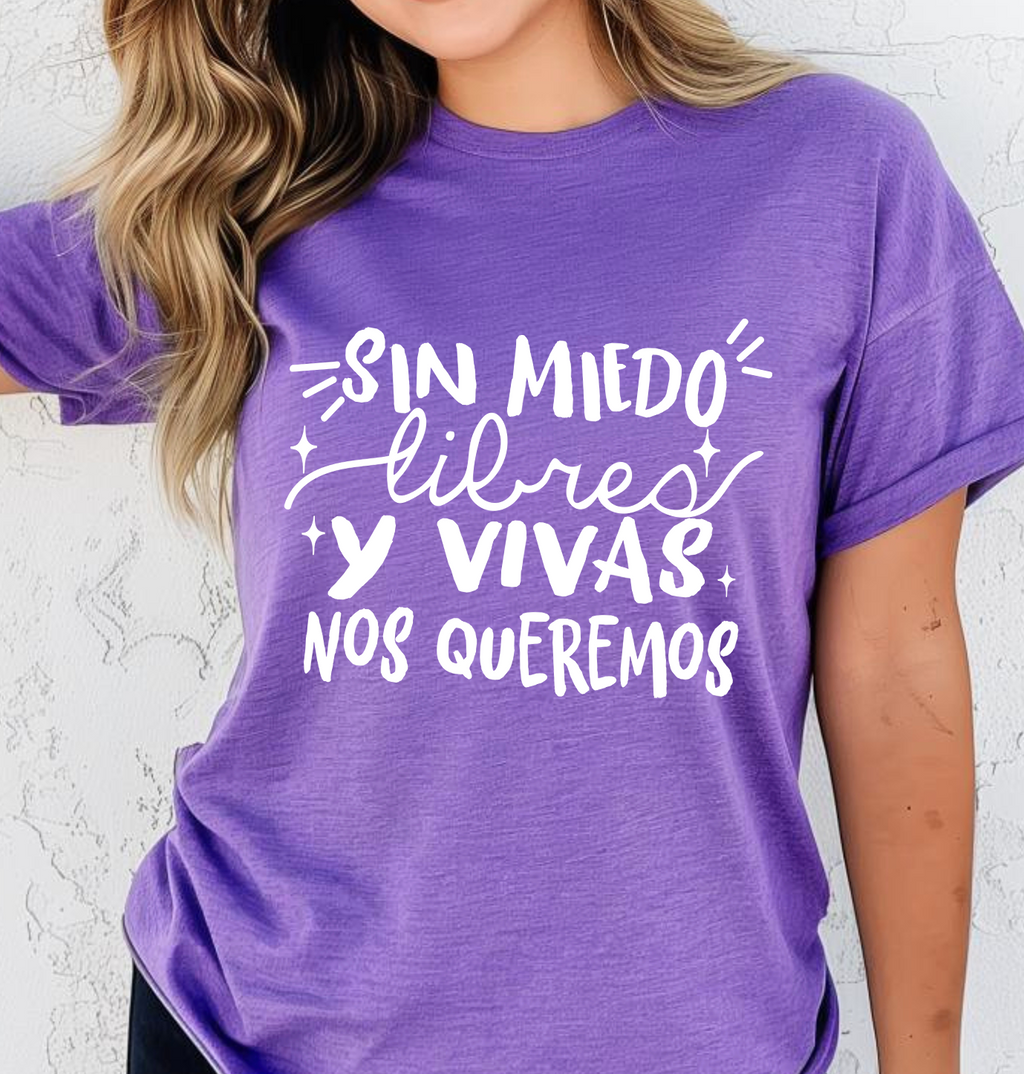 Blusa morada sin miedo, libres y vivas nos queremos.