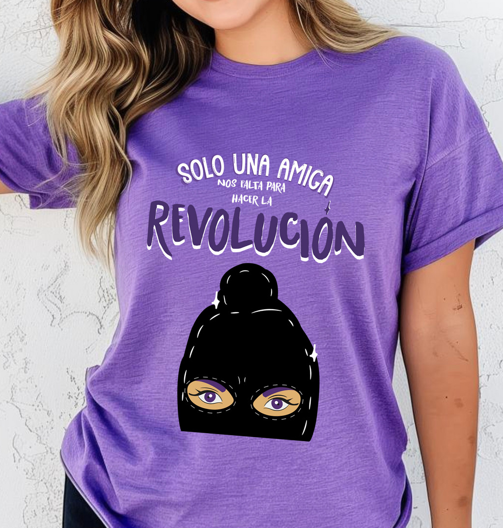 Blusa morada solo una amiga hace falta para la revolución