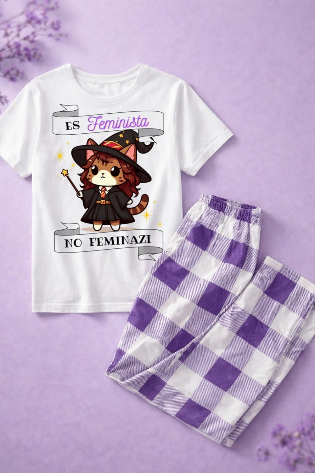 Pijama blanca y lila es feminista, no feminazi