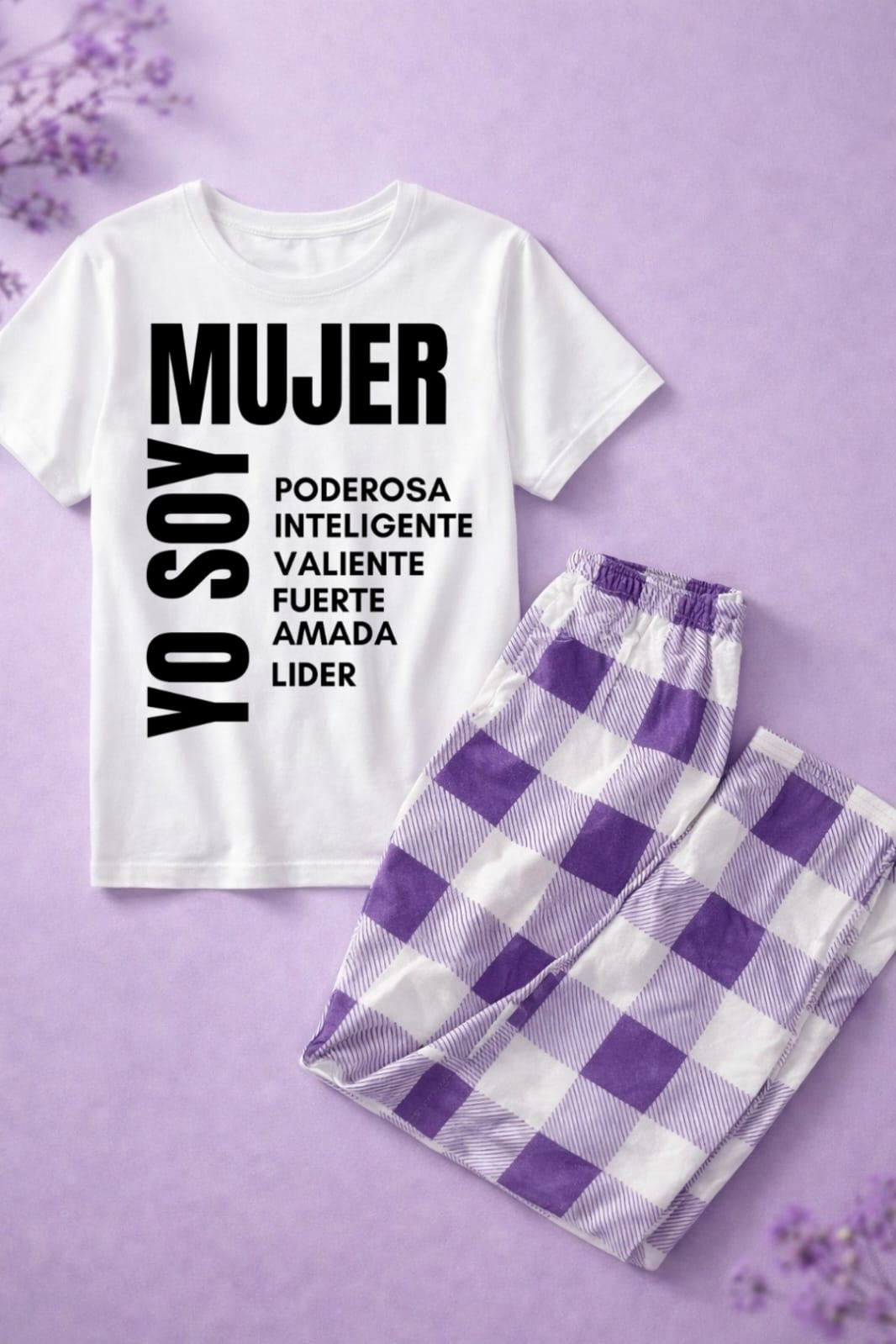 Pijama blanca y lila yo soy mujer